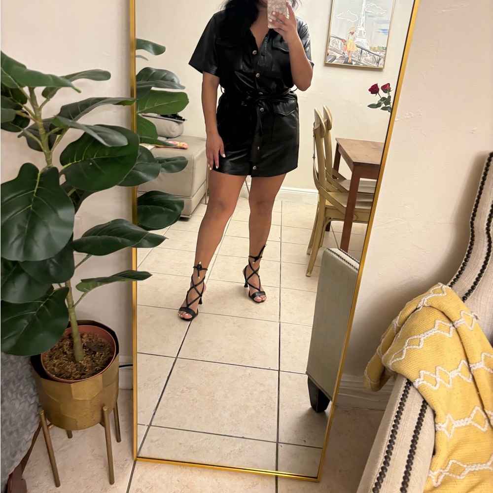 Beautiful house of Harlow faux dress med